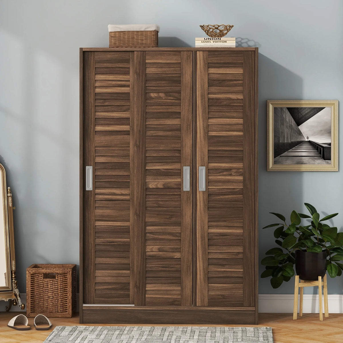 3-Door Wardrobe with Adjustable Shelves C272